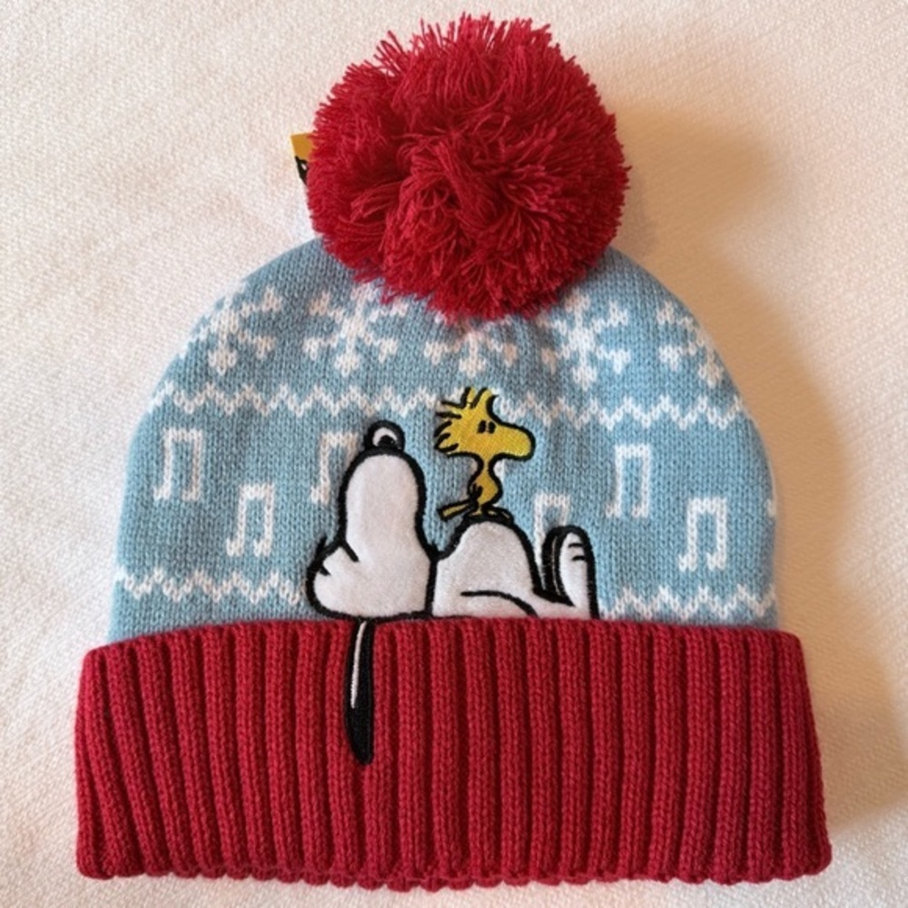 NWT Peanuts fleece lined knit hat with Pom-pom